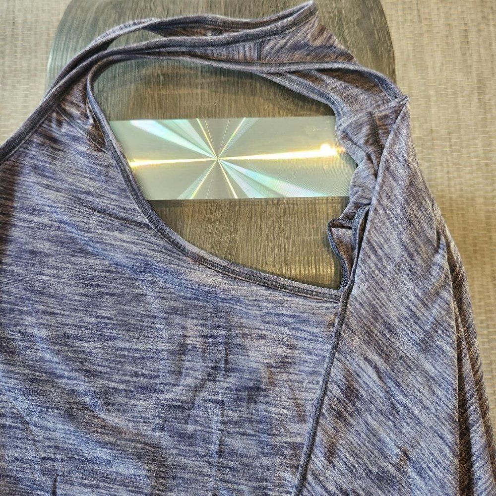 Lululemon Essential Tank - Picture 4 of 5